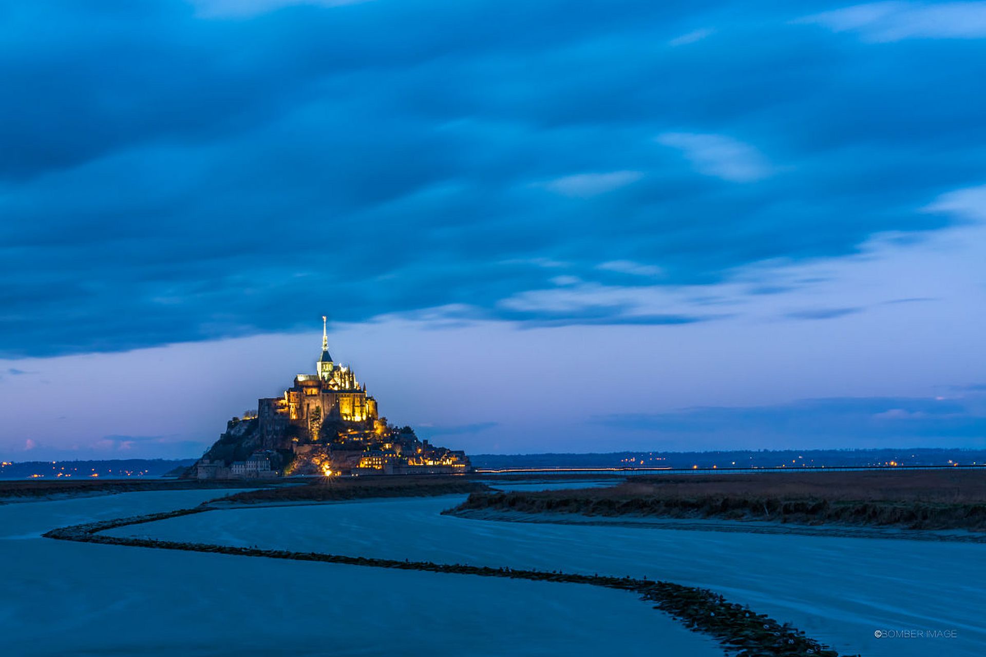 治愈系文案  1.穿自己喜欢的衣服和不累的人相处.  2.