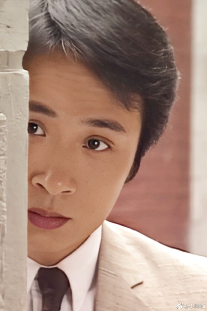 (要怪只怪霍连修太帅,好喜欢老吴的民国扮相) >>关注#吴镇宇##张檬和