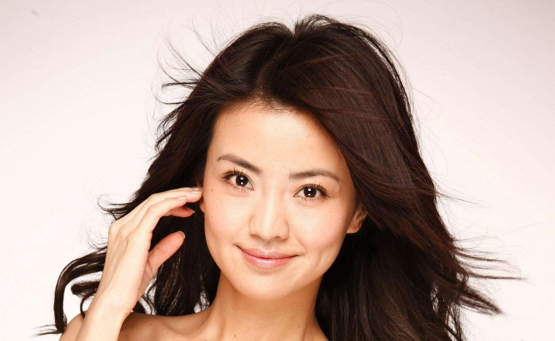 撒贝宁前女友,同居4年后投入富二代怀抱,今38岁却依旧单身!