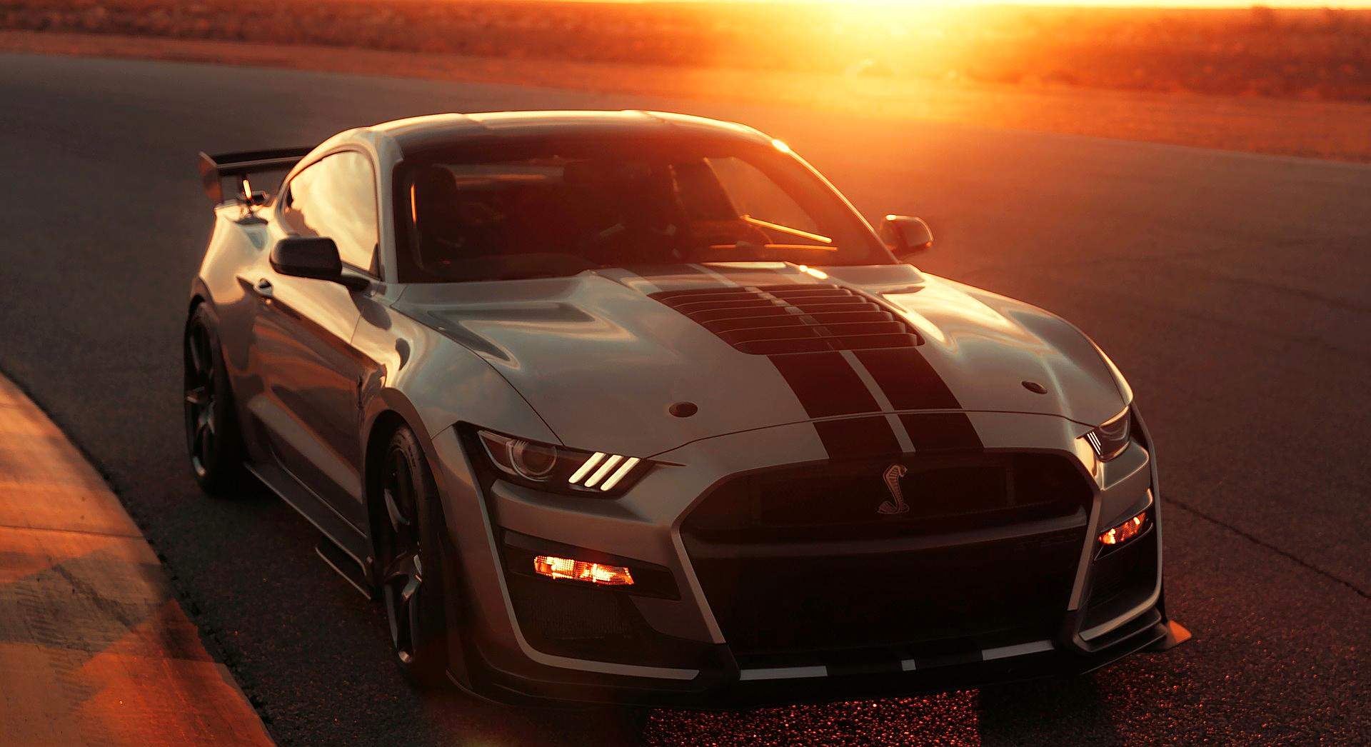 2020福特野马谢尔比gt500多视角拍摄,眼镜蛇很霸气!