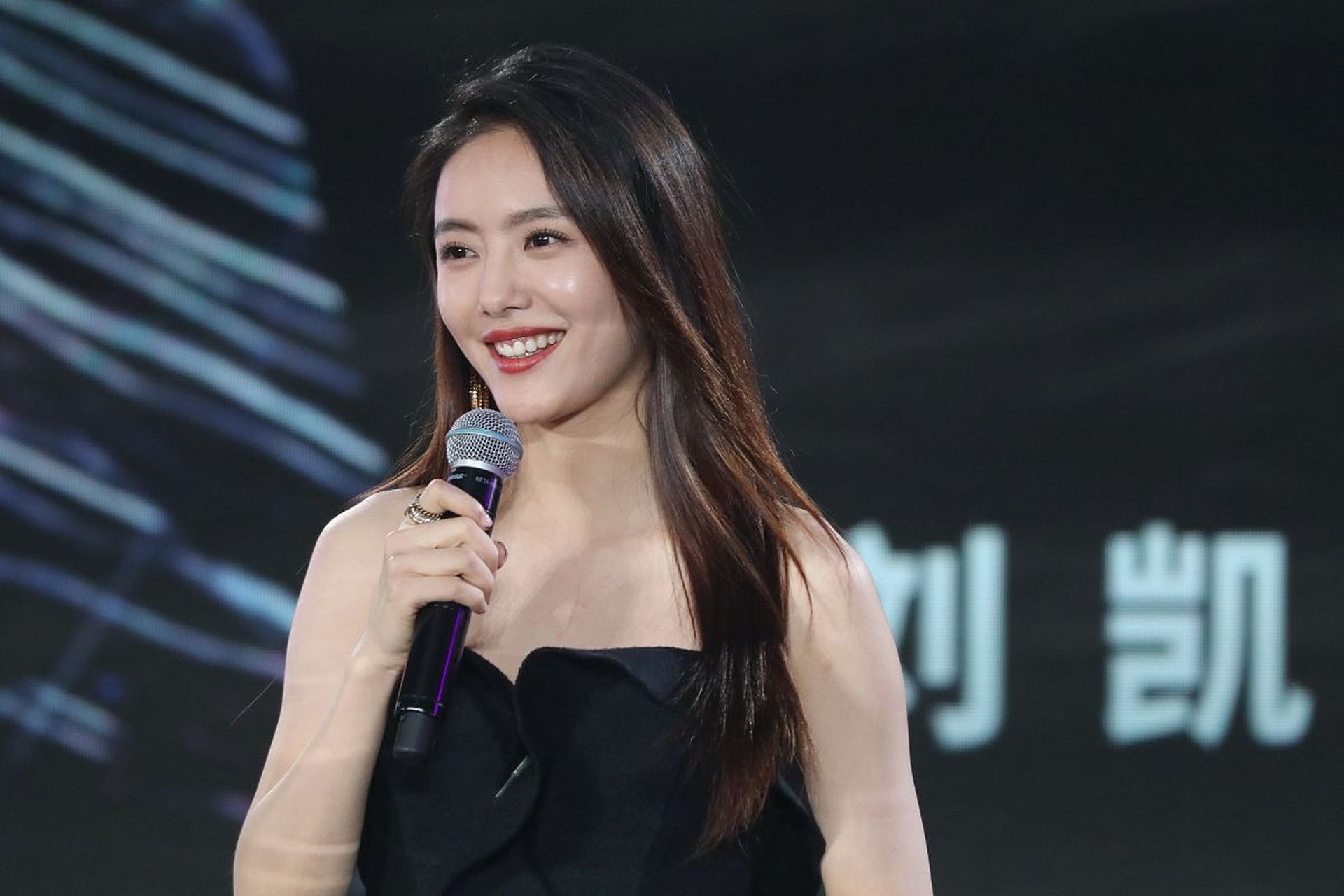 蔡文静憋笑挑战#《追星星的人》今晚开播 蔡文静憋笑挑战,重要的室