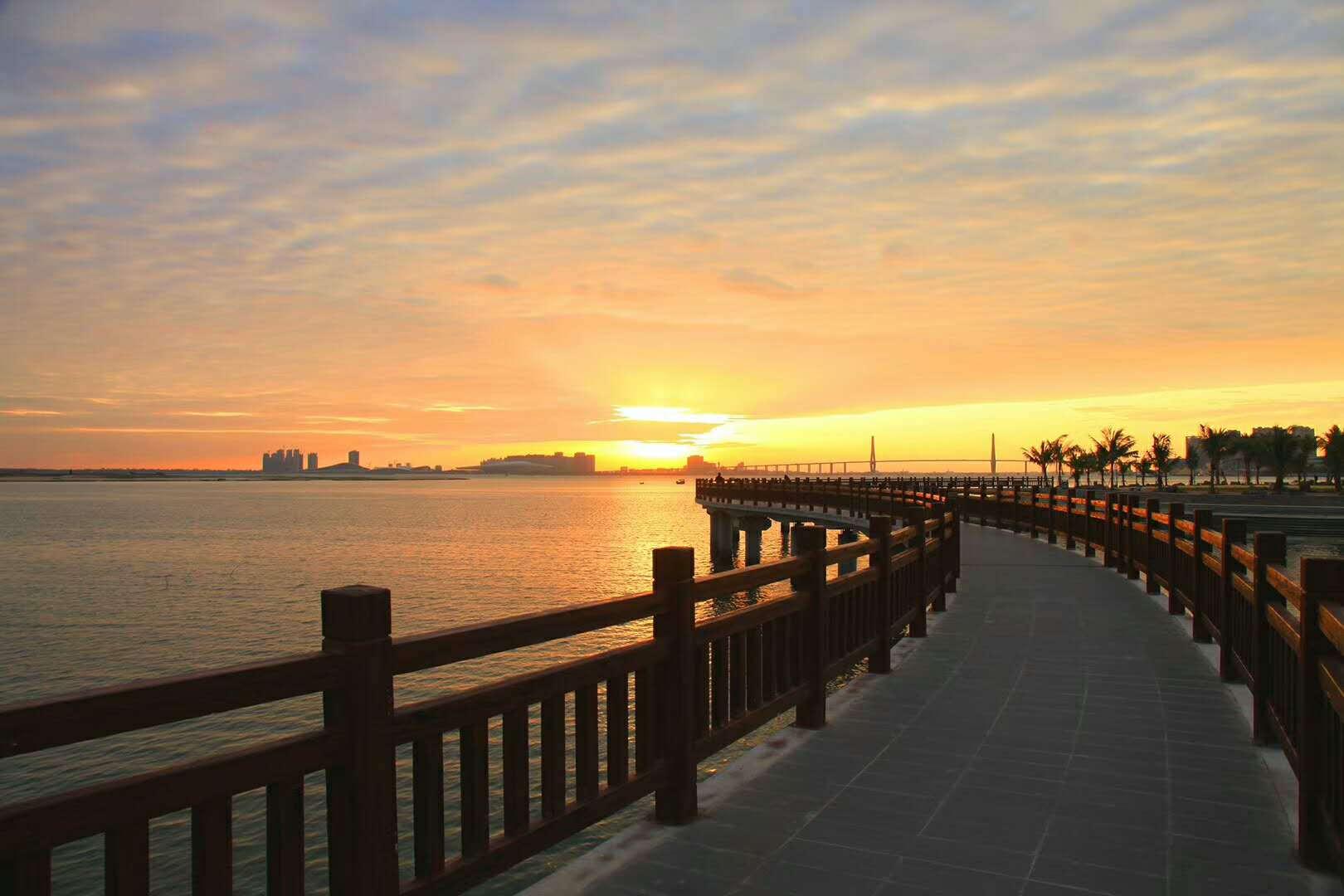 海滨城市的日出,安静唯美