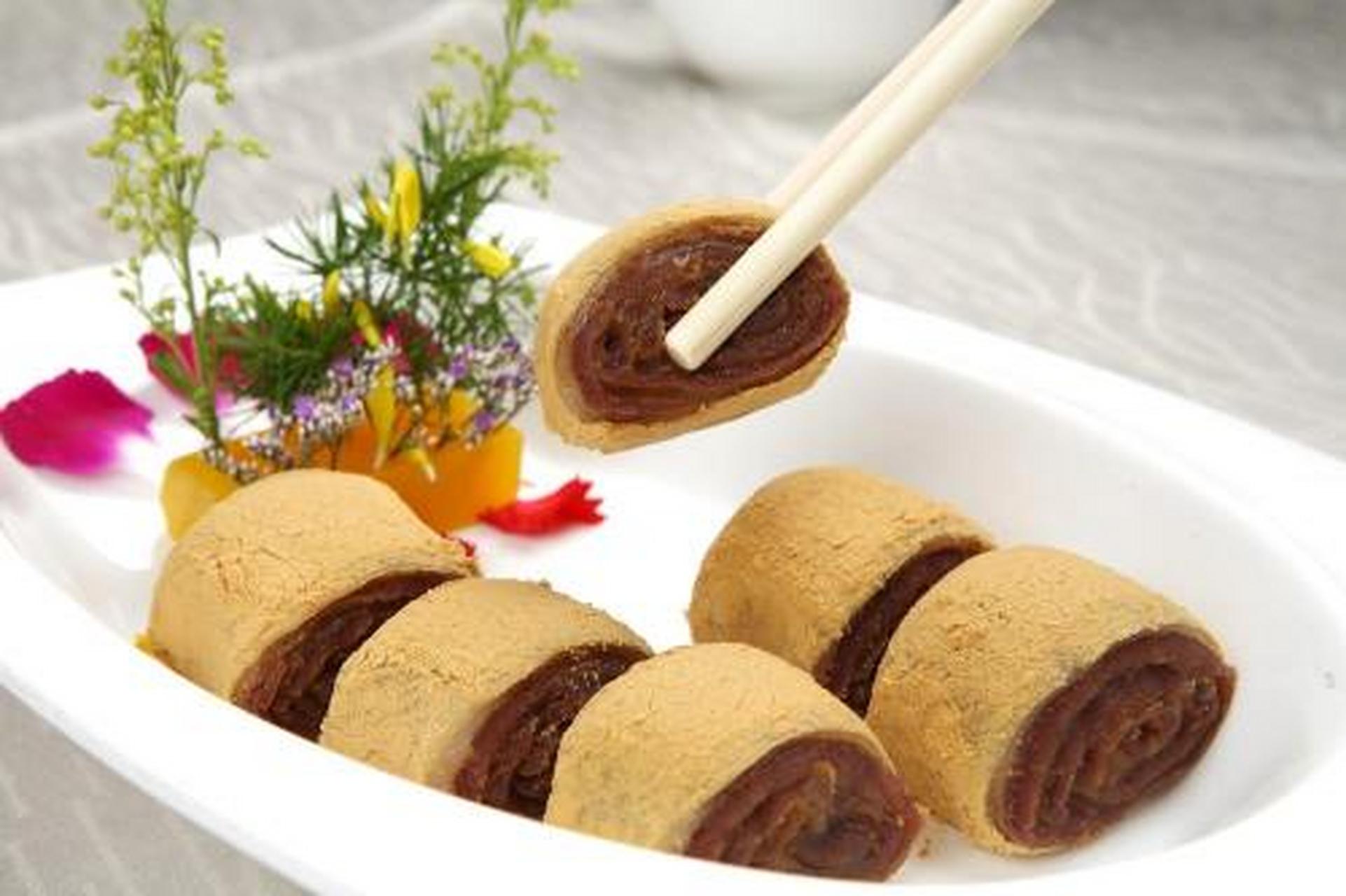 百城百味#北京美食豆面糕以黄豆面为其主要原料,故称豆面糕.