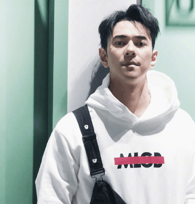 主持人李晨为女儿庆生,宝宝镜头感极强,有谁注意到了蛋糕?