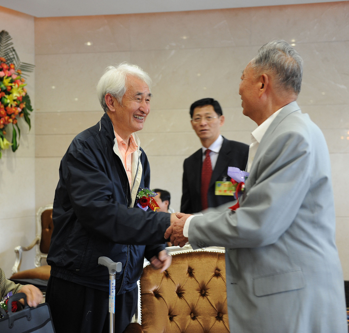 我最近去吊唁了一位退休领导的妻子.