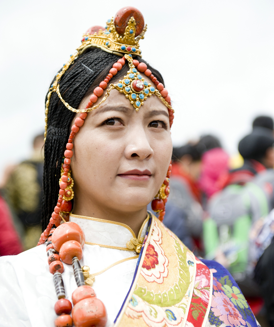 在藏区看到姑娘们身上有"这些"东西时,可要多看几眼,都是宝贝