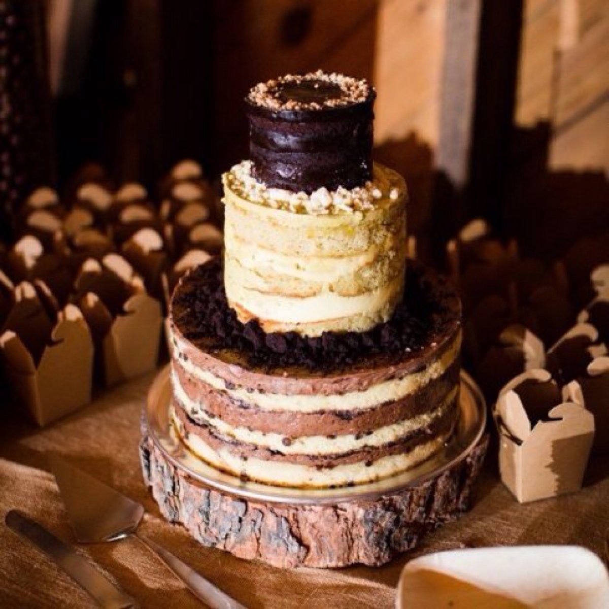 三层巧克力裸蛋糕.