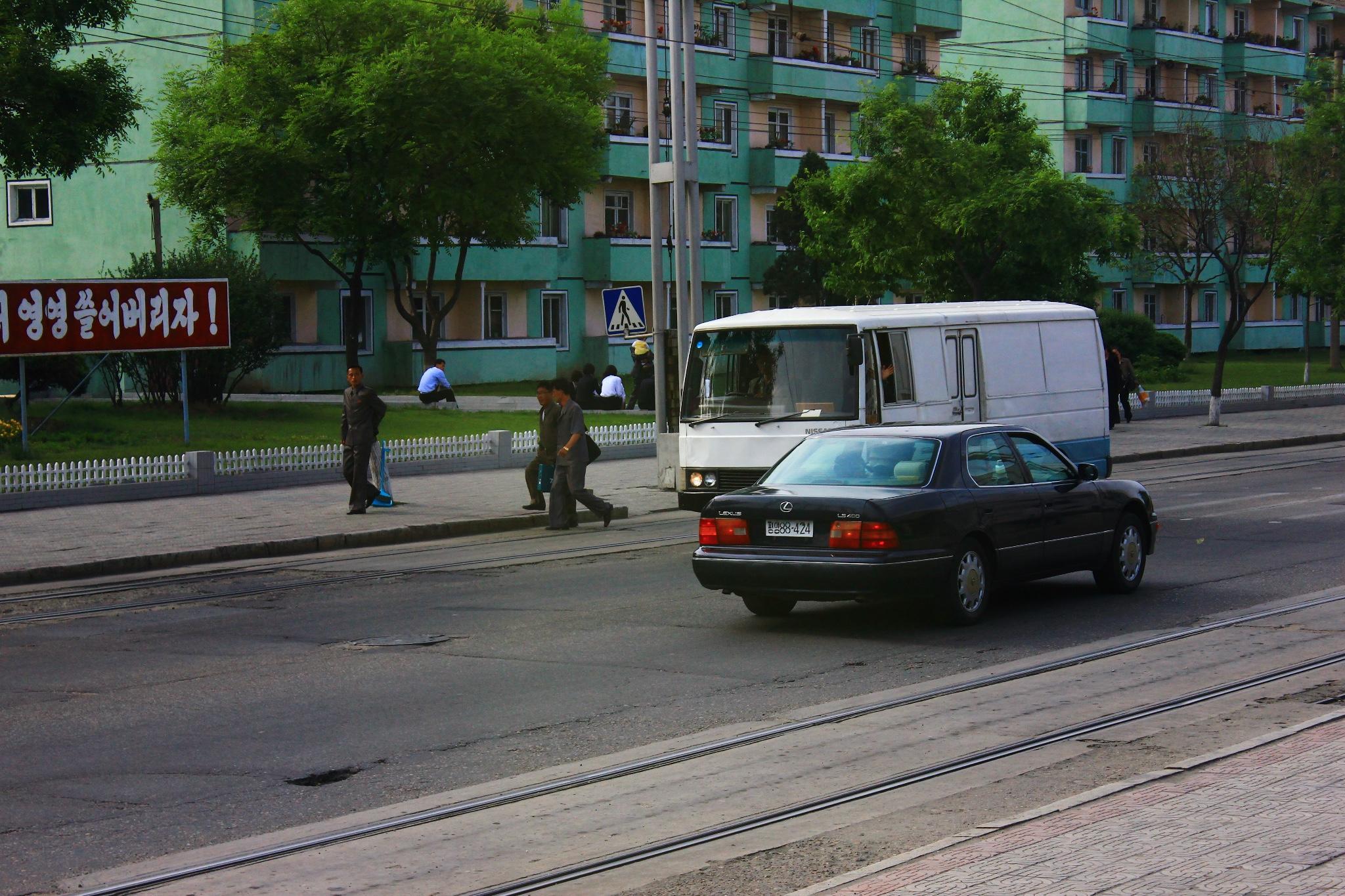 朝鲜街头汽车图片