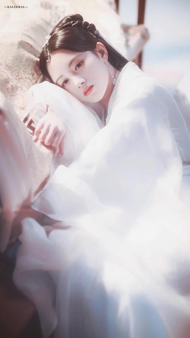 影视剧中穿银白色古装的10位女星:热巴成熟,赵丽颖杨幂太美了!