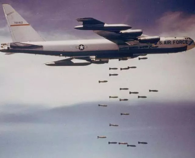 美国的降雨催化弹是一种什么武器?曾投下近500万枚降雨催化弹