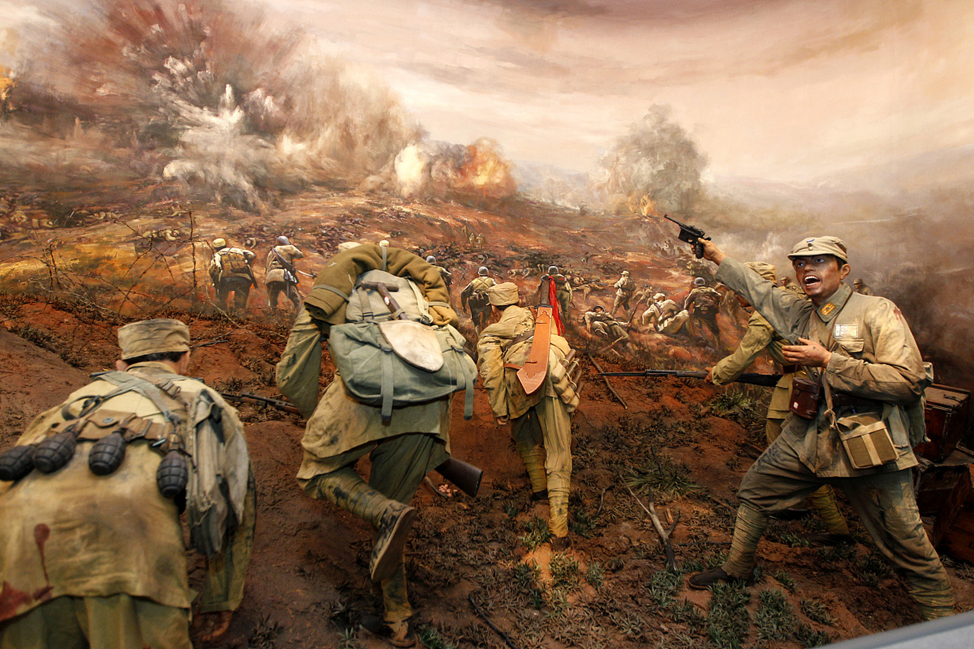 解放战争初期双方力量对比  首先是军事方面,国民党军队总兵力约430万