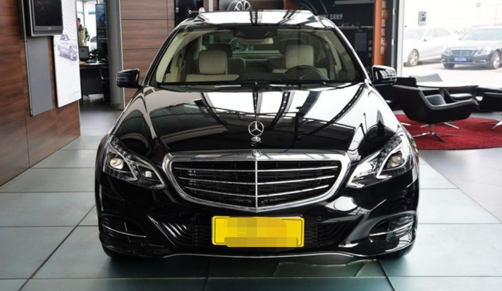 奔驰e400l hybrid的外观优美,符合年轻人的审美,很受年轻人欢迎