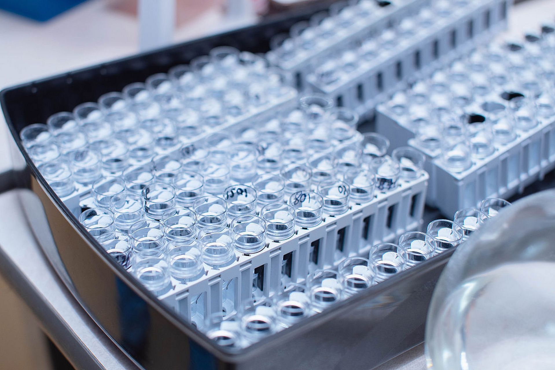 商用冰格冷冻冰块模具制冰粒盒子家用带盖食品级冷藏网红储冰神器