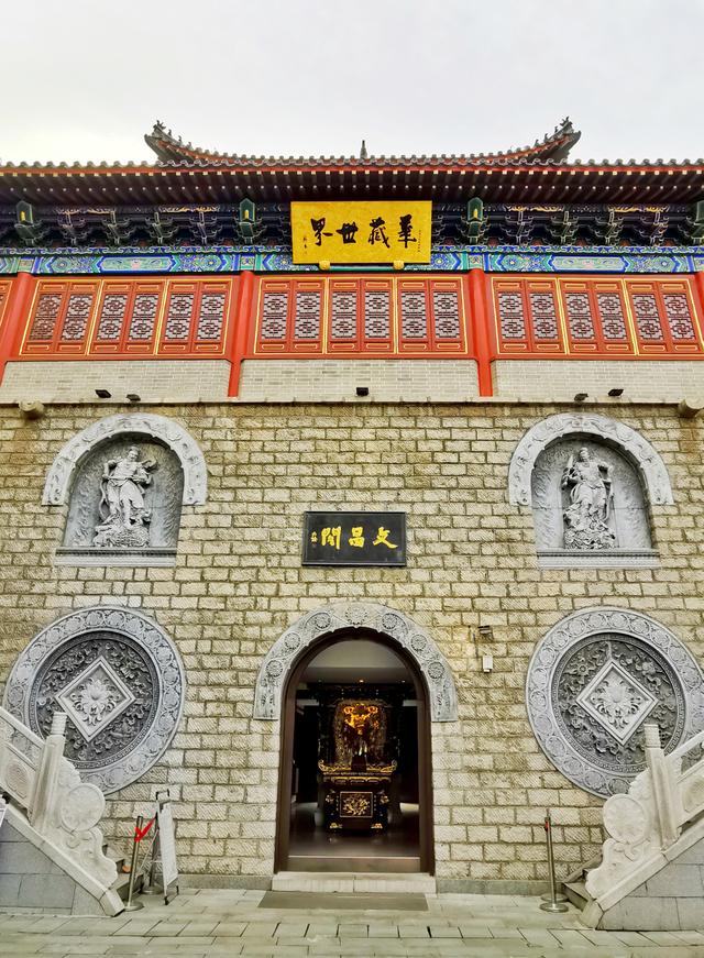 濟南鬧市中隱藏著一處寺廟,很多人都不知道它的存在