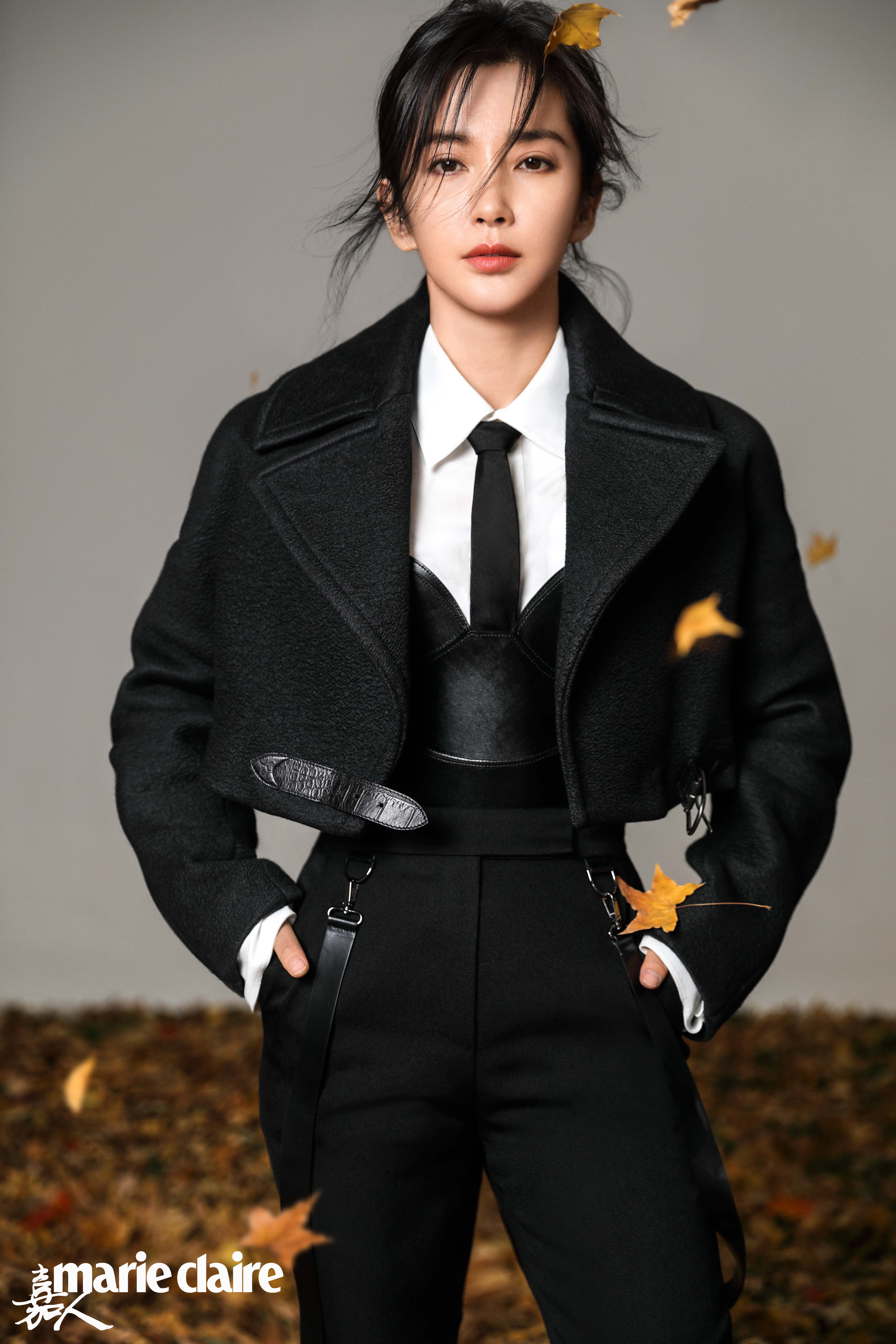 李冰冰登开年封面 直言"现在离自己最近"