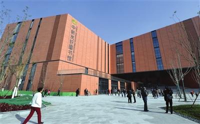 你期待的"网红打卡地"纳客了(图)──中新友好图书馆开馆首日见闻