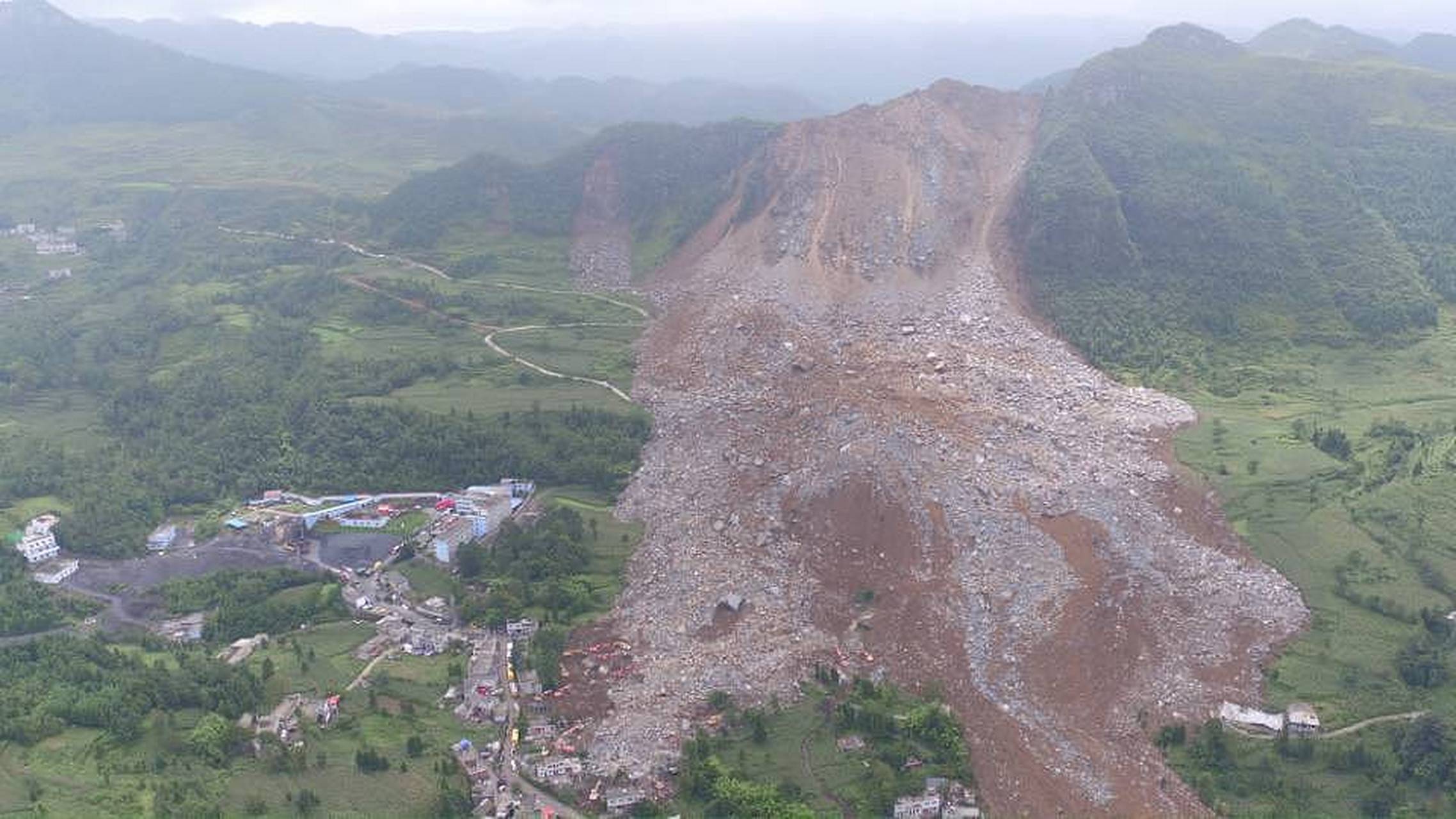 全社会一起努力,让山体滑坡不再肆虐!