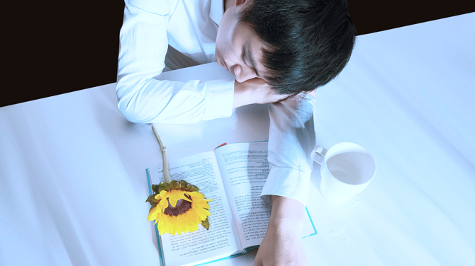 办公室午睡神器管用吗?还是来学学正确姿势吧