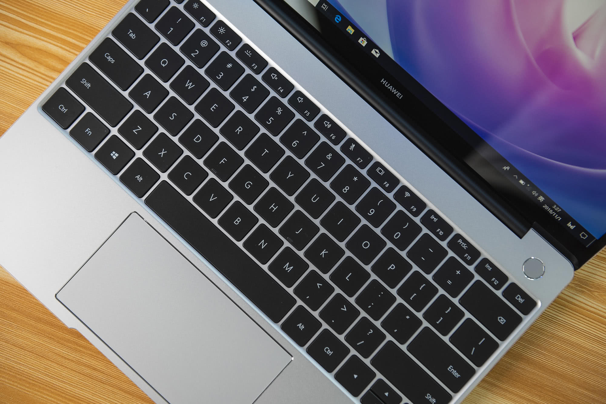 华为matebook13壁纸,matebook13桌面壁纸 华为matebook 13图赏:窄边框 轻薄机身