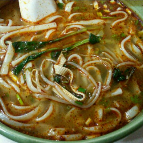 一个在本地平常在外乡爆火的食物,揭秘走进滨州的"疯狂牛筋面"