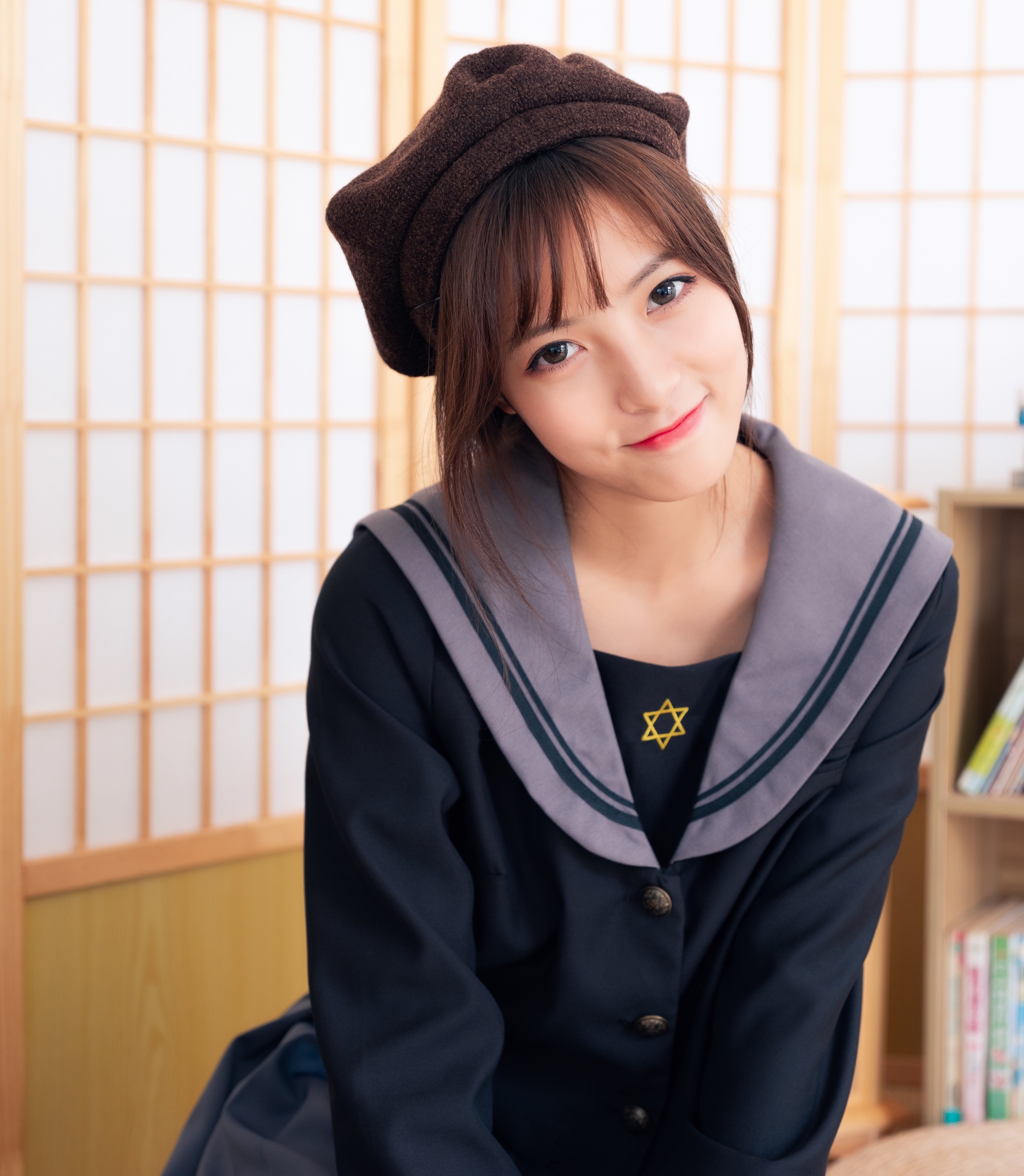 黑丝校服小姐姐 微笑的时候超可爱,不笑的时候是冷美人