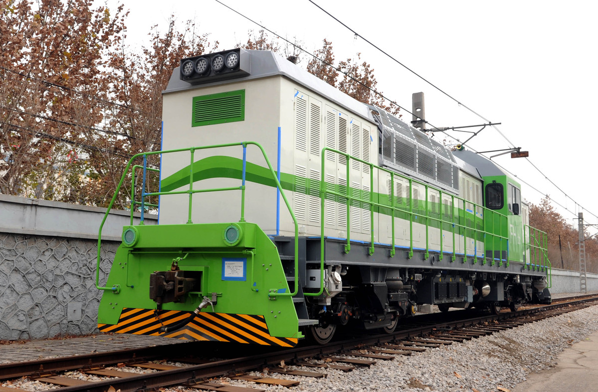 中车唐山公司成功研制世界首台全永磁电传内燃机车