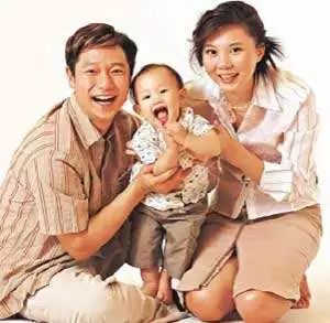 琼瑶剧里的苦情男,与剧中媳妇相恋两年分手,今50岁幸福美满