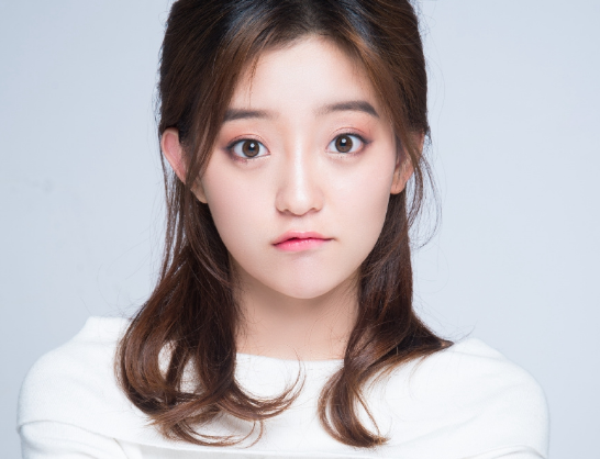 罗予彤丸子头甜美高清壁纸图片,美丽迷人,你喜欢吗