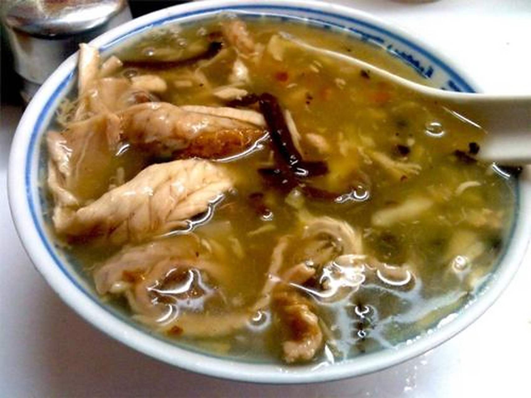 遇见美好##遇见好滋味#三蛇羹:三蛇羹是广东一带的地方传统名菜,视谮