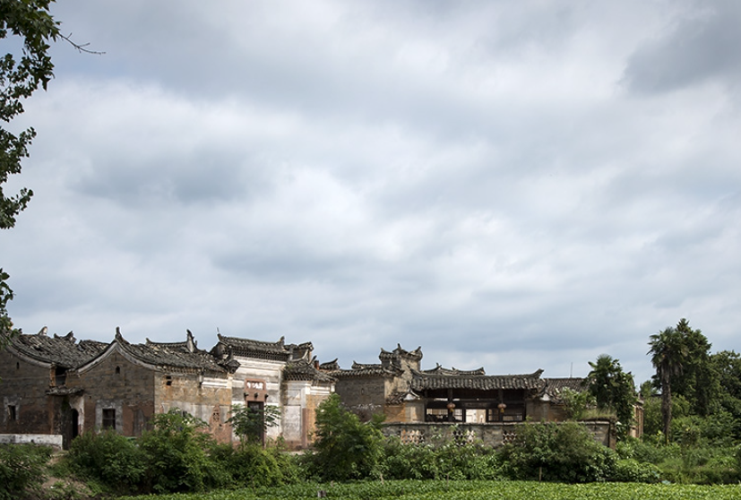 江西省广昌县甘竹镇饶家堡是一个文化底蕴深厚,古建筑保存较为完好的