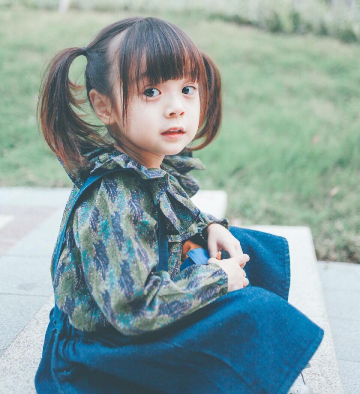 哈琳笑起来真的是超级好看呀,甜甜的笑容深入人心,真是越来越漂亮了!