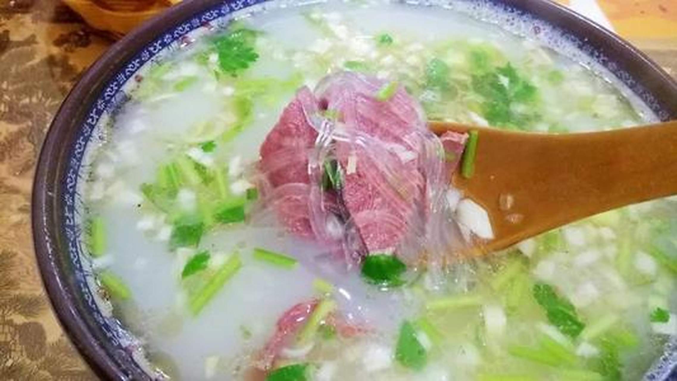 可缓解远年劳损及风眩等症,可煮食,或以汁做粥食,故驴肉汤对神志失调