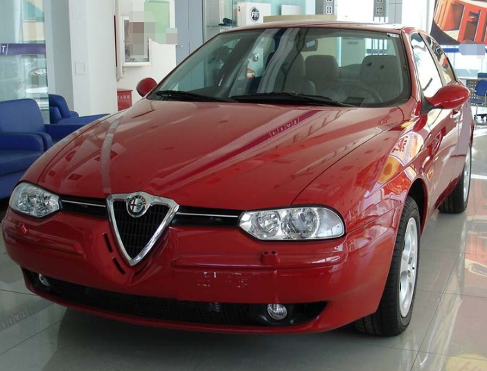 阿尔法·罗密欧-alfa 156,整体外形非常耐看,大气且具有辨识度