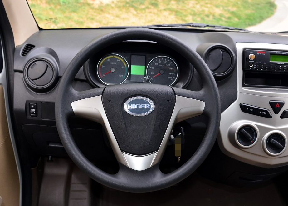 海格h4e的外形沉稳大气,气场非常足,整车刚柔并济的造型