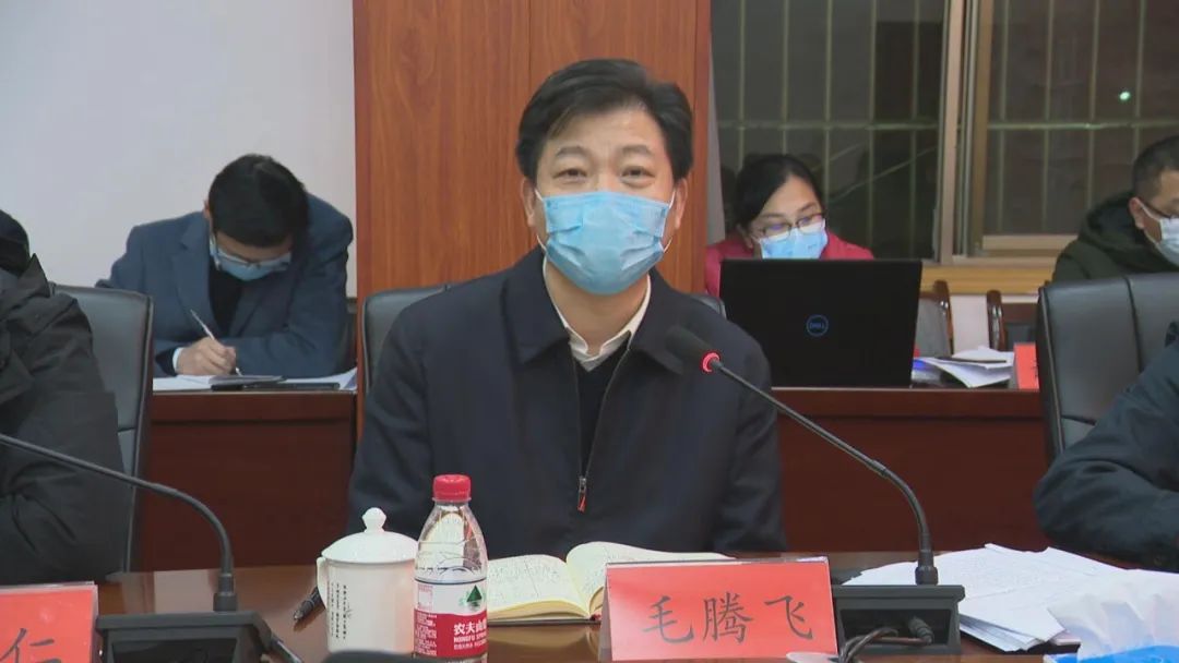 毛腾飞深入社区开展疫情防控志愿服务 要求毫不松懈统筹推进疫情防控