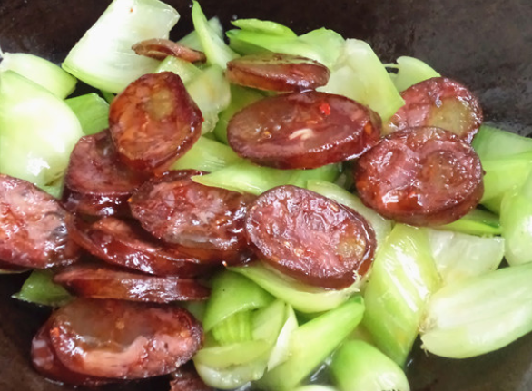 腊肠炒油菜,荤素搭配的美味,这道私房菜简单易学好上手