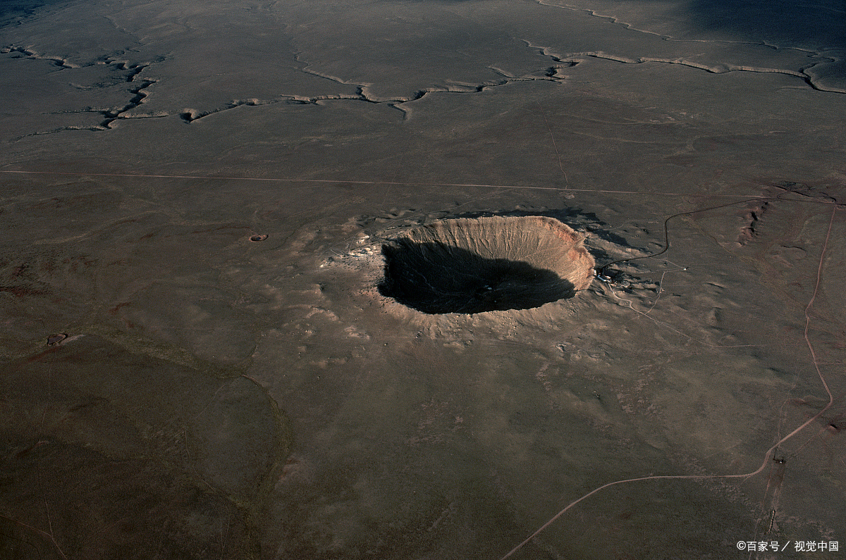 为什么月球上到处都是陨石坑?