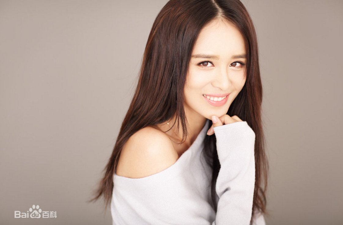 生于湖南省常德市,毕业于中央戏剧学院表演系08级本科,中国内地女演员