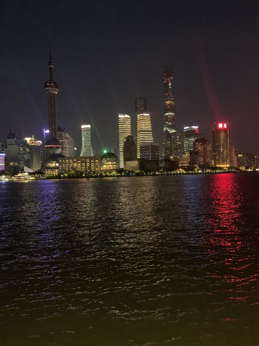 上海市黄浦江边外滩夜景