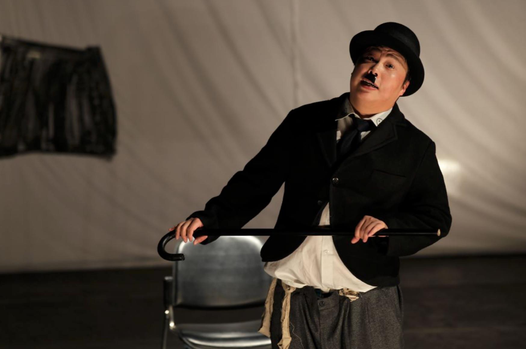 二战时,德国和日本人留的一撮"卫生胡"有什么用?关键时可保命