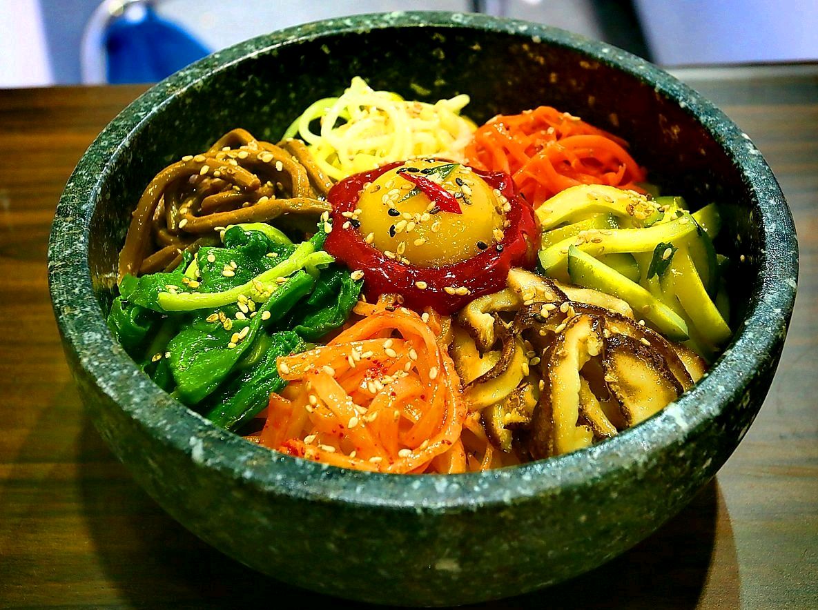 能做出正宗的石锅拌饭,主要归功于这两步