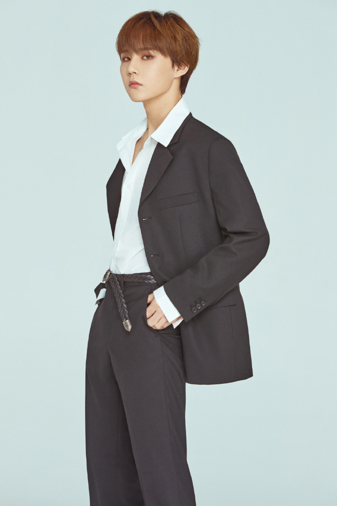 乐华七子新造型出炉!朱正廷范丞丞的朋克风小西装,帅得眼花缭乱