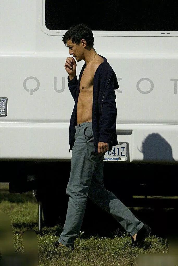 男神吴彦祖腹肌来袭!这是什么神仙身材?网友:行走的荷尔蒙!