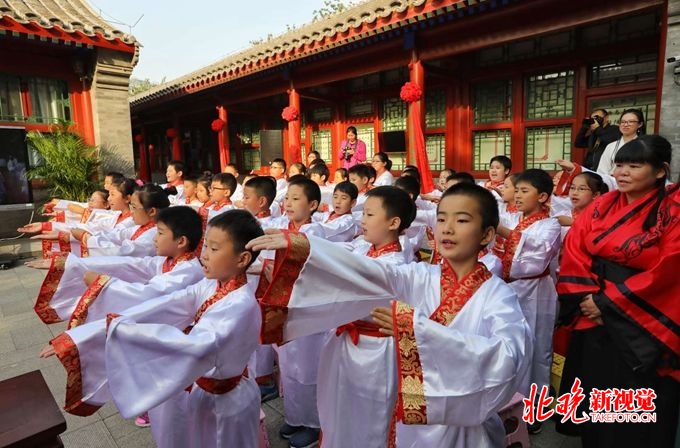 北京金台书院小学举行楹联揭牌仪式,米南阳等著名书法家参加