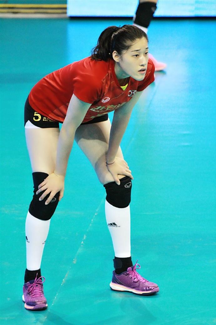 刘晓彤随着年纪的增长,实力,状态逐渐下滑,主攻线上张常宁实力更加