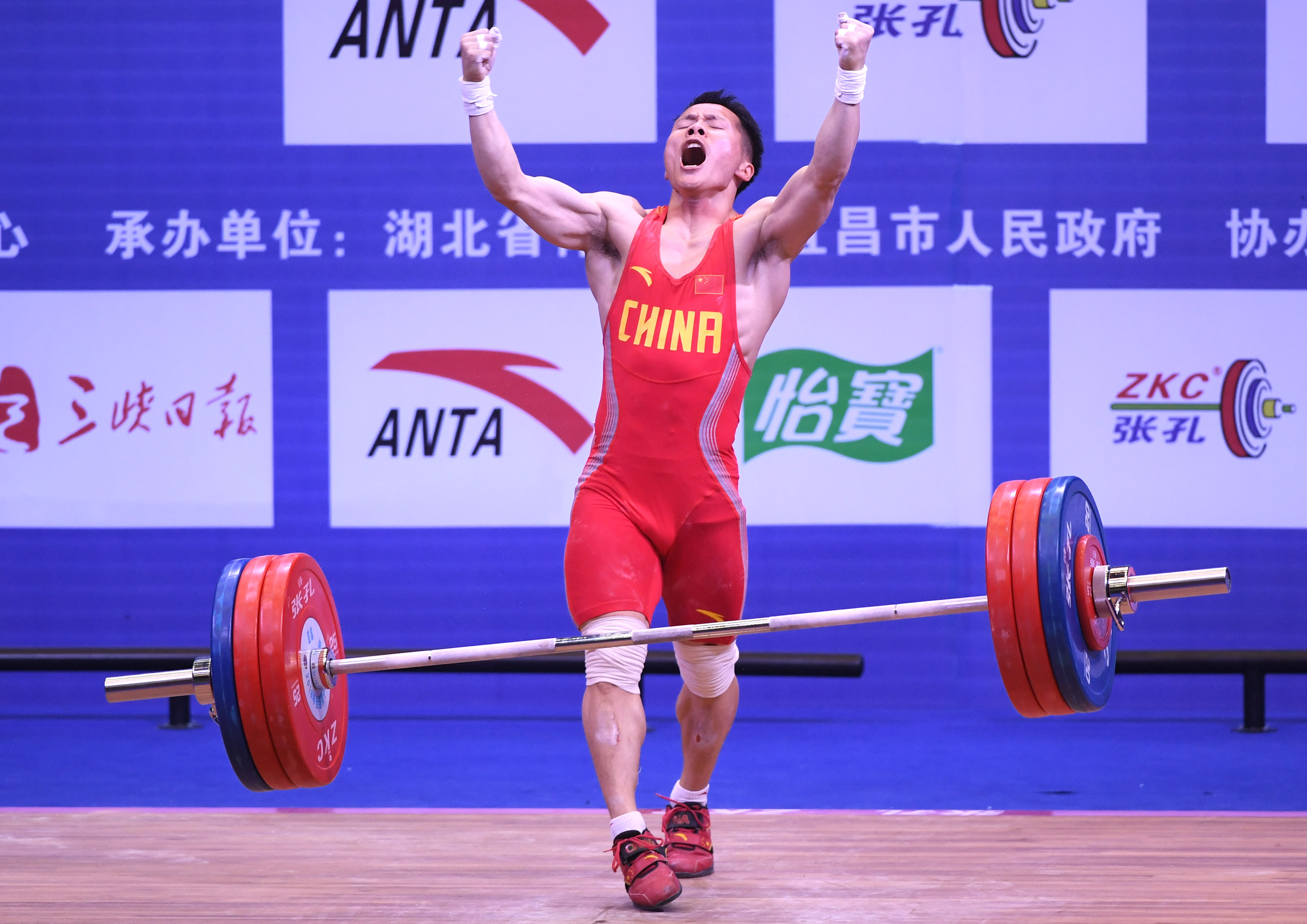举重——全国男子举重锦标赛:黄志勇获62公斤级挺举冠军(2)