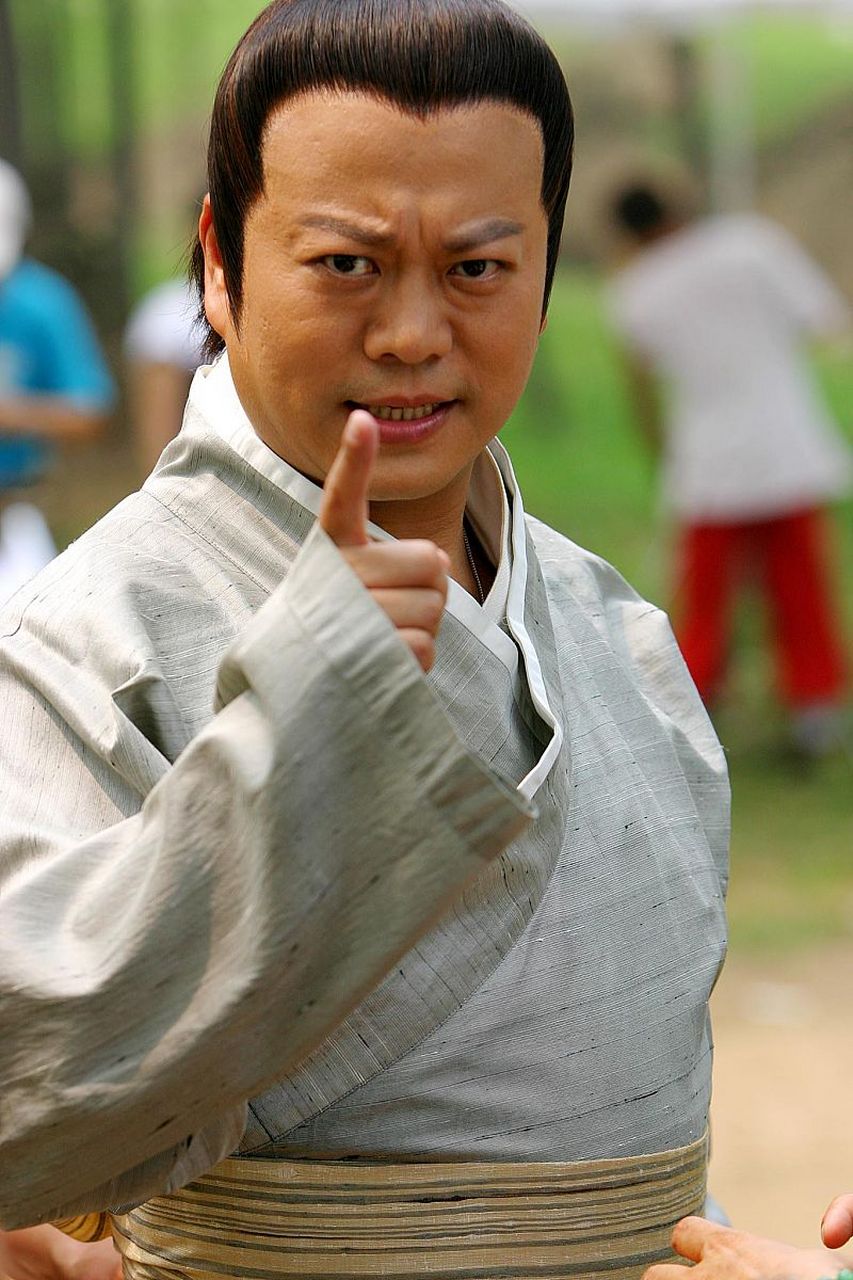 最近,香港演员欧阳震华深夜发文,提出了一个问题:为什么日本在中国