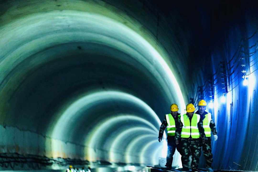 京沈高铁全线隧道贯通 明年底两地25小时通达
