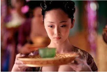 古代当乳娘不仅仅是喂小孩,还要做一件难为情的事情!