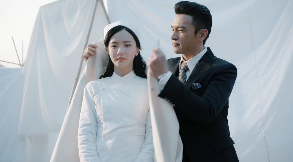 天衣无缝:贵婉一凡的红色衣饰,是有寓意的;这两个疑问无法解答